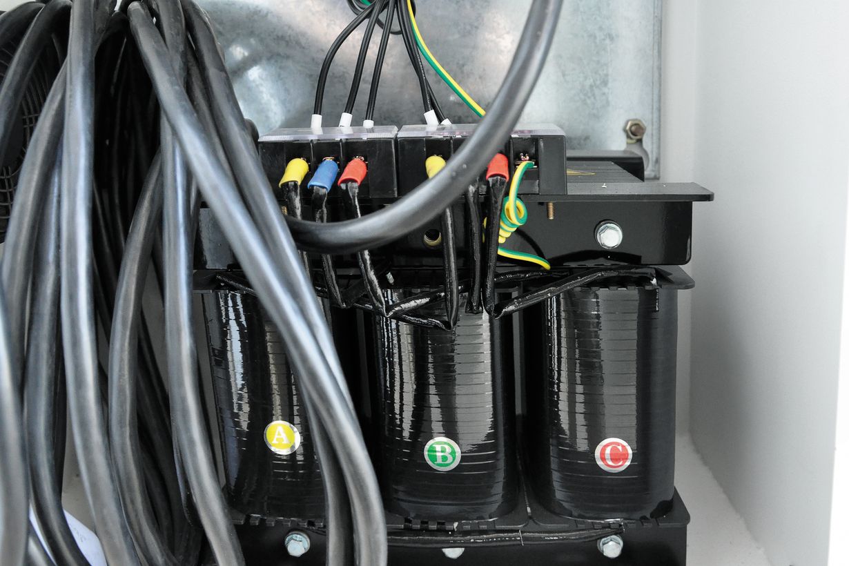 Компактный фрезерный обрабатывающий центр с ЧПУ JVM-360LS CNC с поворотным столом 125 мм